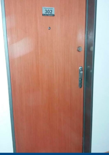 puerta con blindaje y cerraduras mul t lock